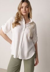 Biała Wiskozowa Koszula Nietoperzowa z Regulowanymi Rękawami i Haftem Maryrenna. Białe koszule damskie Born2be, l, z aplikacjami, z jeansu, eleganckie, bez kołnierzyka, bez ramiączek. Za 69.99 zł.