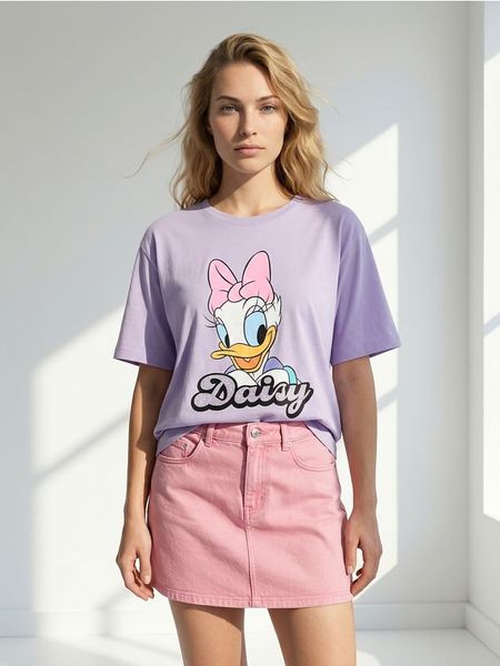 Bawełniana koszulka z nadrukiem Daisy - fioletowy. Fioletowe t-shirty damskie Sinsay, l, bez wzorów, z bawełny, bez kołnierzyka. Za 39.99 zł.