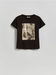 T-shirt z nadrukiem - ciemnobrązowy. Brązowe t-shirty damskie Reserved, l, bez wzorów, z bawełny, bez kołnierzyka. Za 49.99 zł.
