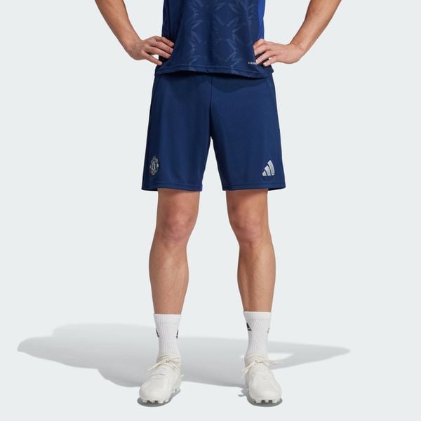 Szorty Manchester United 24/25 Away. Niebieskie szorty męskie Adidas, s, z materiału, do piłki nożnej. W wyprzedaży za 200.00 zł.