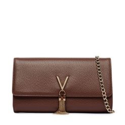 Torebka Valentino. Brązowe torebki klasyczne damskie Valentino, bez wzorów, wizytowe, bez kołnierzyka, bez ramiączek. Za 369.99 zł.