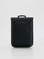 Plecak z rolowanym zapięciem - czarny. Czarne plecaki męskie Reserved, bez wzorów. Za 169.99 zł.