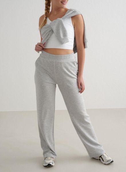 Damskie spodnie szerokie, wysoki stan, kieszenie Comfy Modal jasnoszary melanż. Szare spodnie sportowe damskie Aim'n, xl, z elastanu, na fitness i siłownię. Za 338.00 zł.