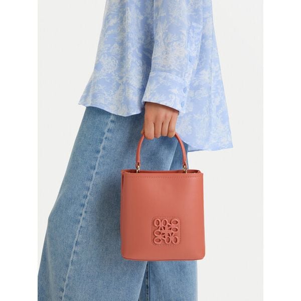 Torebka Nine West. Brązowe torebki klasyczne damskie Nine West, bez wzorów, bez dodatków. Za 179.99 zł.