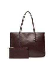 Calvin Klein Torebka Emblem Aop Tote W/ Pouch LV04F3266G Bordowy. Czerwone torebki klasyczne damskie CALVIN KLEIN, bez wzorów, ze skóry, bez dodatków. Za 419.99 zł.