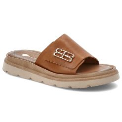 Brązowe Klapki Armodo Stylowe Obuwie Damskie Ze Skóry Naturalnej. Brązowe klapki damskie Armodo, bez wzorów, ze skóry, bez obcasa. Za 289.00 zł.