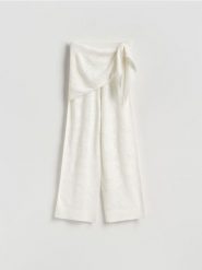 Spodnie z chustą - kremowy. Białe spodnie materiałowe damskie Reserved, bez wzorów, z dzianiny. Za 159.99 zł.