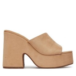 Klapki DeeZee. Brązowe klapki damskie DeeZee, bez wzorów, bez obcasa. Za 139.99 zł.