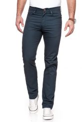 WRANGLER SPODNIE MĘSKIE ARIZONA STRETCH NAVY W12OAN114 112126291. Niebieskie spodnie materiałowe męskie Wrangler, bez wzorów, z materiału. W wyprzedaży za 89.99 zł.