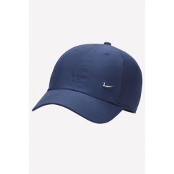 Czapka z daszkiem Nike Dri-Fit Club Unstructured Metal Swoosh. Niebieskie czapki z daszkiem damskie Nike, bez wzorów. Za 109.99 zł.
