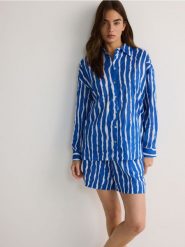 Koszula oversize z modalem - niebieski. Niebieskie koszule damskie Reserved, l, bez wzorów, z bawełny, bez kołnierzyka, bez ramiączek. W wyprzedaży za 69.99 zł.