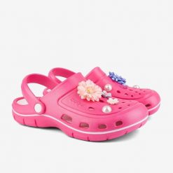 Klapki damskie Coqui - mule, rozmiar 39. Czerwone klapki damskie Coqui, bez wzorów, bez obcasa. Za 133.99 zł.