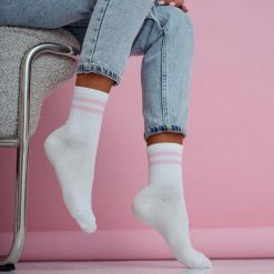 Białe skarpetki damskie dwa paski 1233 pn. Białe skarpetki damskie Milena, bez wzorów, z bawełny. Za 16.90 zł.