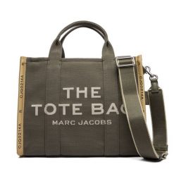 Torebka Marc Jacobs. Brązowe torebki klasyczne damskie MARC JACOBS, bez wzorów, bez dodatków. Za 1,749.00 zł.