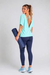 Luźna bluzka damska 2skin Samba turkus. Niebieskie bluzki sportowe damskie 2SkIN, l, bez wzorów, z materiału, bez ramiączek. Za 129.00 zł.