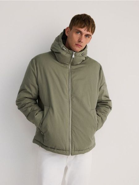 Kurtka z kapturem - jasnozielony. Zielone kurtki męskie Reserved, l, bez wzorów, z bawełny, z kapturem. W wyprzedaży za 119.99 zł.