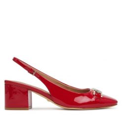 Czółenka Guess. Czerwone czółenka damskie Guess, z aplikacjami, bez obcasa. Za 439.99 zł.