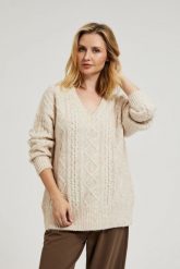 Dzianinowy sweter z dekoltem w serek beżowy. Brązowe swetry klasyczne damskie MOODO, l, z dzianiny, bez kołnierzyka. W wyprzedaży za 63.99 zł.