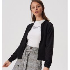 Strukturalna bluza bomber - Czarny. Czarne bluzy bez kaptura damskie Sinsay, l. Za 49.99 zł.