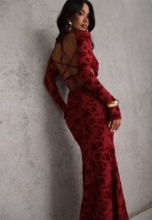 Czerwona Sukienka VICES Bodycon z Siateczki Ozdobionej Wzorem w Kwiaty Rivita. Czerwone sukienki damskie Renee, na imprezę, l, z aplikacjami, eleganckie, bez kołnierzyka, bez ramiączek, maxi, bodycon. Za 149.99 zł.