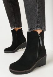 Czarne Botki na Koturnie z Imitacji Zamszu Paurik. Czarne botki damskie Born2be, z jeansu, eleganckie, bez obcasa, na koturnie, bez zapięcia. Za 149.99 zł.
