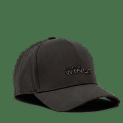 Czapka z daszkiem WINGS UNLEASH wodoodporna sportowa regulowana. Czarne czapki męskie Wings, bez wzorów, z elastanu, eleganckie. Za 89.90 zł.