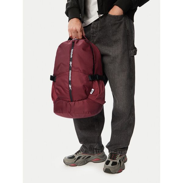 Plecak Reebok. Czerwone plecaki damskie Reebok, bez wzorów, sportowe. Za 149.99 zł.