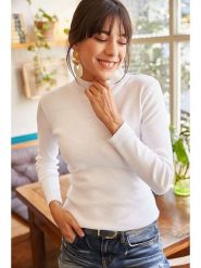 Olalook Sweter w kolorze białym rozmiar: onesize. Białe golfy damskie Olalook, z bawełny, bez kołnierzyka. Za 47.94 zł.