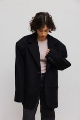 Bawełniana marynarka typu oversize w kolorze BLACK - EPERNAY-UNI. Czarne marynarki i żakiety damskie Marsala, m, bez wzorów, z bawełny, eleganckie. Za 1,499.90 zł.