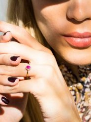 DIAMOND & CO Złoty pierścionek "Capiz" z diamentami rozmiar: 48. Czerwone pierścionki damskie Diamond & Co, z diamentem, złote. Za 1,012.69 zł.