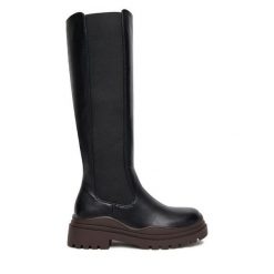 Kozaki DeeZee. Czarne kozaki damskie DeeZee, bez obcasa, na płaskiej podeszwie. Za 249.99 zł.