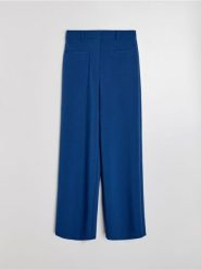 Spodnie wide leg z domieszką wiskozy - niebieski. Niebieskie spodnie materiałowe damskie Sinsay, bez wzorów, z wiskozy. Za 49.99 zł.