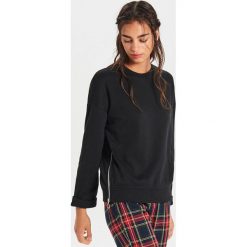 Gładka bluza z zamkami - Czarny. Czarne bluzy bez kaptura damskie Cropp, l. Za 69.99 zł.