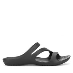 Klapki Crocs. Czarne klapki damskie Crocs, bez wzorów, bez obcasa. Za 149.99 zł.