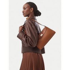 Torebka Calvin Klein. Brązowe torebki klasyczne damskie CALVIN KLEIN, bez wzorów, bez dodatków. Za 529.99 zł.