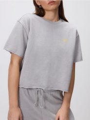 Krótki t-shirt z nadrukiem - ciemnoszary. Szare t-shirty damskie Reserved, l, bez wzorów, z bawełny, bez kołnierzyka. Za 59.99 zł.