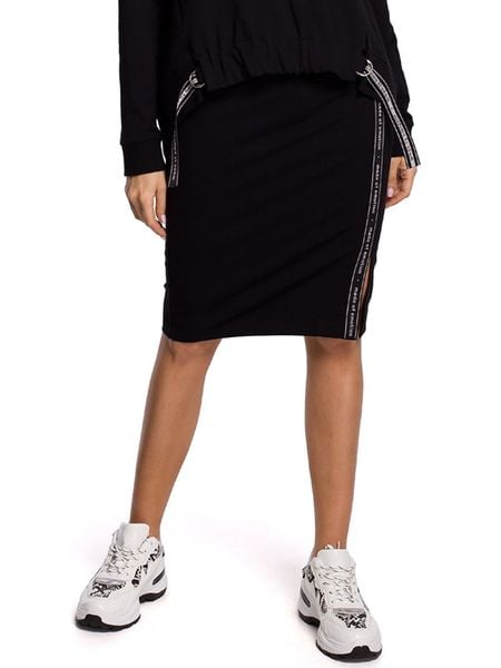 Made of emotion Spódnica w kolorze czarnym rozmiar: S. Czarne spódniczki damskie Made Of Emotion, s, bez wzorów, midi, proste. Za 111.45 zł.