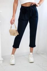 Spodnie Punto z ozdobnym kwiatem granatowe. Spodnie materiałowe damskie KESI, z aplikacjami, z bawełny, eleganckie, plus size. Za 184.01 zł.