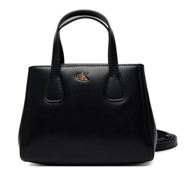 Torebka Calvin Klein. Czarne torebki klasyczne damskie CALVIN KLEIN, bez wzorów, bez dodatków. Za 529.99 zł.
