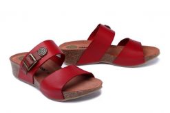 DR. BRINKMANN 700959-4 rot, klapki profilaktyczne damskie. Czerwone klapki damskie Dr. Brinkmann, bez wzorów, ze skóry, bez obcasa. Za 274.90 zł.