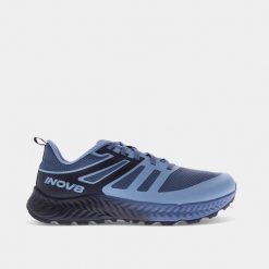 Buty do biegania damskie, Trailfly Standard W. Czarne obuwie do biegania damskie Inov-8. Za 499.99 zł.
