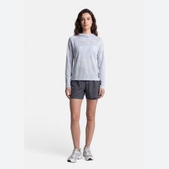Damska bluza z kapturem Endura Alltrack Roam BIAŁA. Białe bluzy z kapturem damskie ENDURA, m, z materiału. Za 493.00 zł.