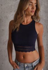 Granatowy Prążkowany Top z Ozdobną Koronką w Talii Dimont. Niebieskie topy damskie Renee, m, z aplikacjami, z jeansu, bez kołnierzyka. Za 39.99 zł.