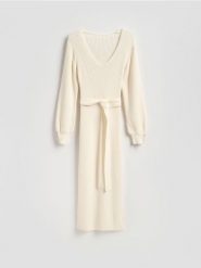 Sukienka z wełną - złamana biel. Sukienki damskie Reserved, l, bez wzorów, z bawełny, bez kołnierzyka, bez ramiączek, midi, dopasowane. Za 329.99 zł.