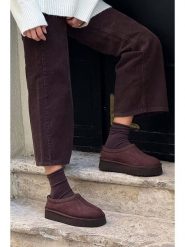 Trendyol Skórzane botki w kolorze brązowym rozmiar: 39. Brązowe botki damskie Trendyol, z wełny, bez obcasa, na platformie, bez zapięcia. Za 200.60 zł.