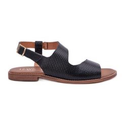Lewski Shoes Skórzane Sandały Na Sprzączkę Z Tłoczeniem Lewski 3041 Czarne. Czarne sandały damskie bez wzorów, ze skóry, bez obcasa. Za 418.45 zł.