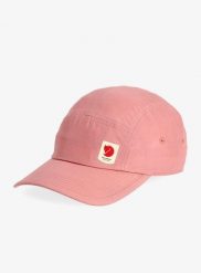 Czapka z daszkiem Fjallraven High Coast Wind Cap. Czerwone czapki męskie Fjällräven, bez wzorów, z materiału, eleganckie. Za 221.75 zł.