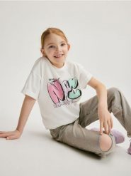 T-shirt z nadrukiem - złamana biel. Koszulki dziewczęce Reserved, bez wzorów, z bawełny, bez ramiączek. W wyprzedaży za 15.99 zł.
