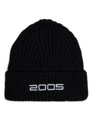 2005 Czapka Basic Beanie Czarny. Czarne czapki zimowe damskie 2005, z materiału. Za 109.99 zł.