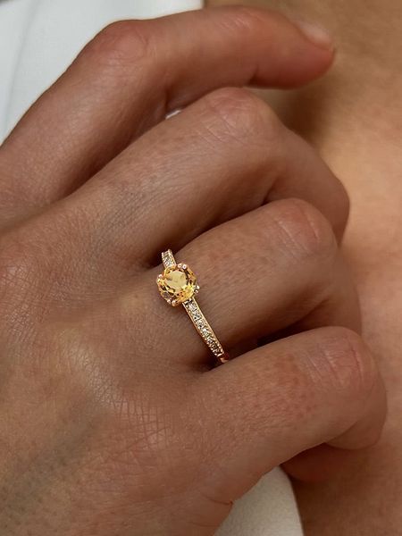 Les Petites Précieuses Pozłacany pierścionek z cyrkoniami i cytrynem rozmiar: 50. Żółte pierścionki damskie Les Petites Précieuses, z cyrkonią, pozłacane. Za 105.45 zł.